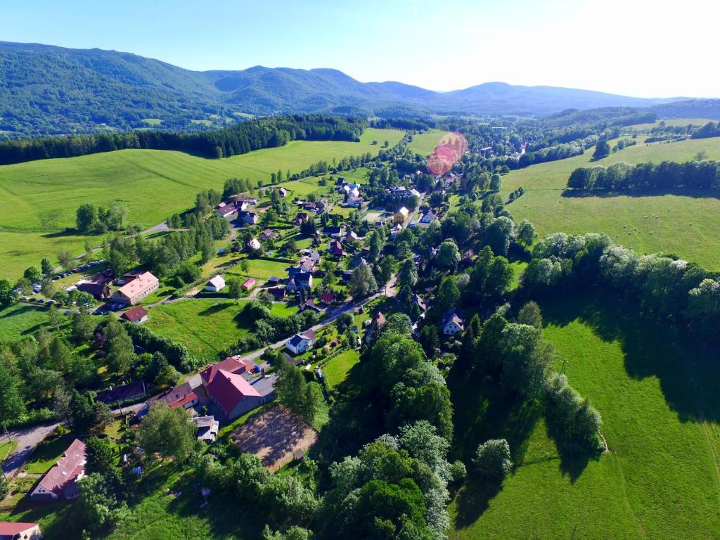 Vaade majutusasutusele Pension Vzlet s Tělocvičnou linnulennult