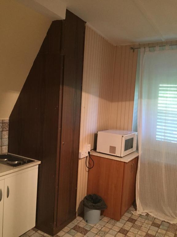 Kuchyň nebo kuchyňský kout v ubytování Pálma Apartmanház Siófok