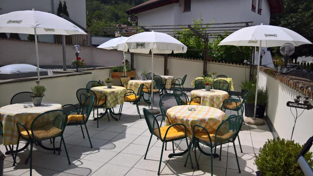 A restaurant or other place to eat at Hotel Krone