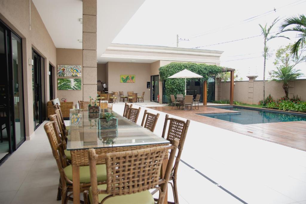 Bazén v ubytování Class Hotel Alfenas nebo v jeho okolí