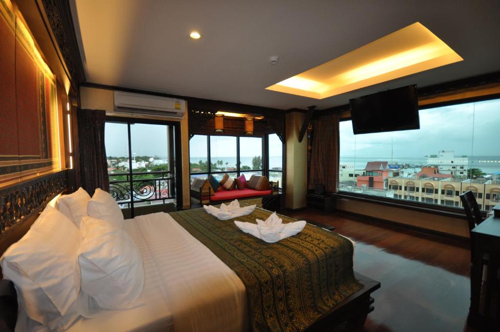Postel nebo postele na pokoji v ubytování Chalelarn Hotel Hua Hin