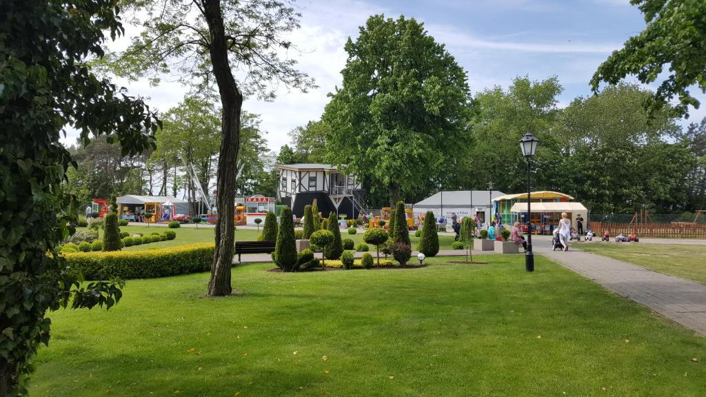 Vonkajšia záhrada v ubytovaní Apartament Demiro