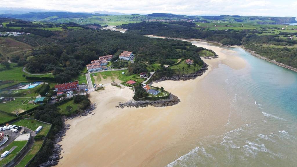 an aerial view of a beach and the ocean at El Encinar de playa de la arena in Isla