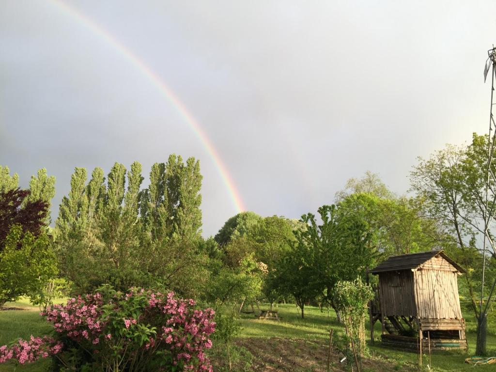 Zahrada ubytování La Source, Vegetarian Guest House