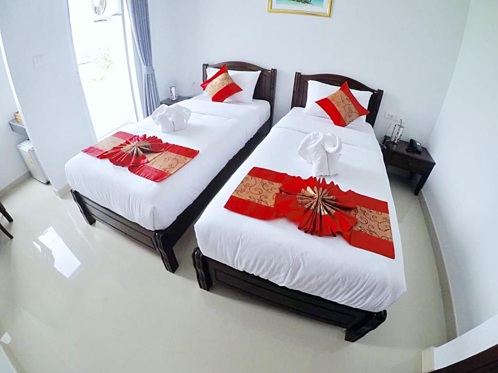 Postel nebo postele na pokoji v ubytování Sunrise Inn