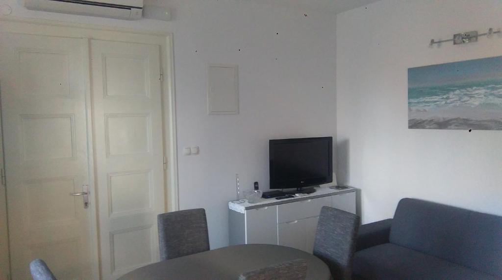 Televízia a/alebo spoločenská miestnosť v ubytovaní Centar Split Apartments Manuš