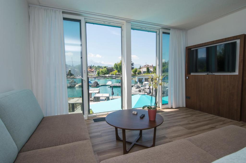 Bazén v ubytování Boutiquehotel Wörthersee - Serviced Apartments nebo v jeho okolí