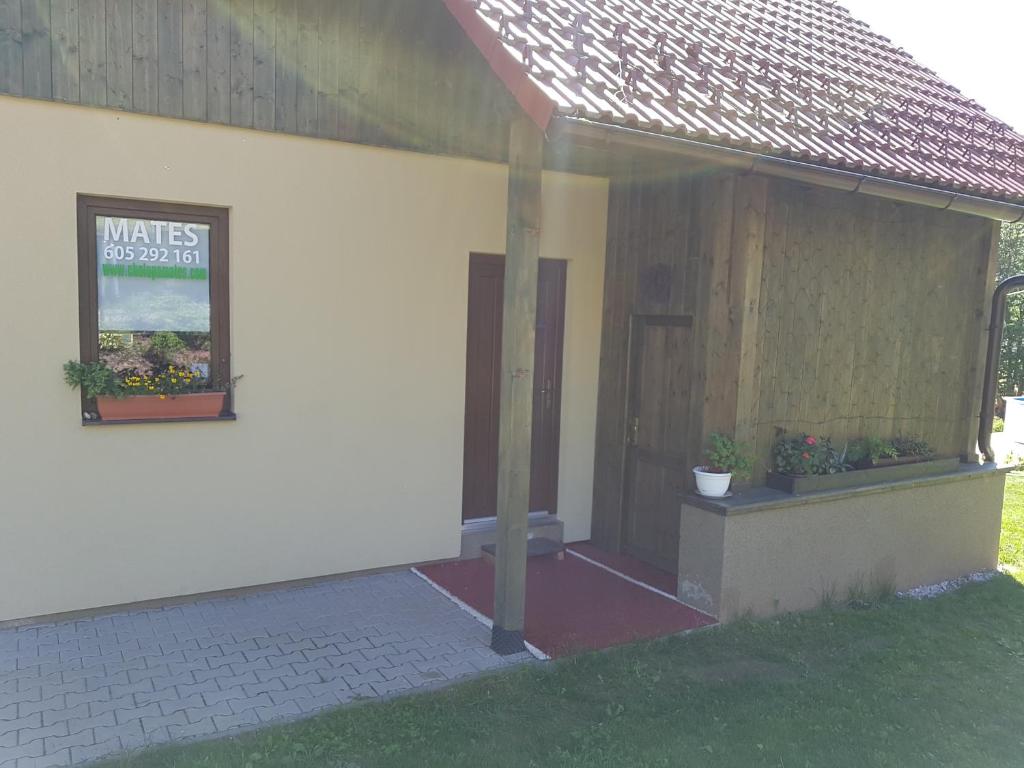 Budova, kde se chata nachází