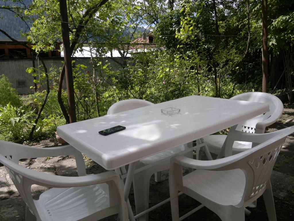 Jardí fora de Guest House Besarioni