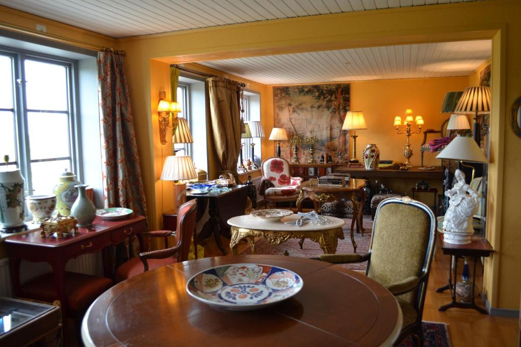 Posezení v ubytování Wiroth B&B Hannasvägen 41, Eget badrum, Aircondition