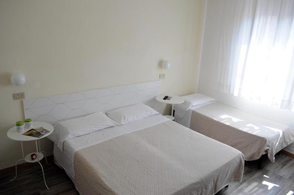 Uma cama ou camas num quarto em Hotel Cecile