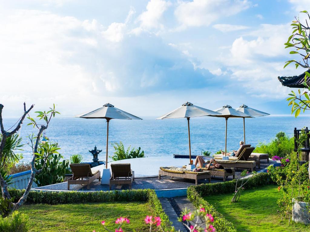 a villa with a view of the ocean at Bali Belva in Nusa Lembongan