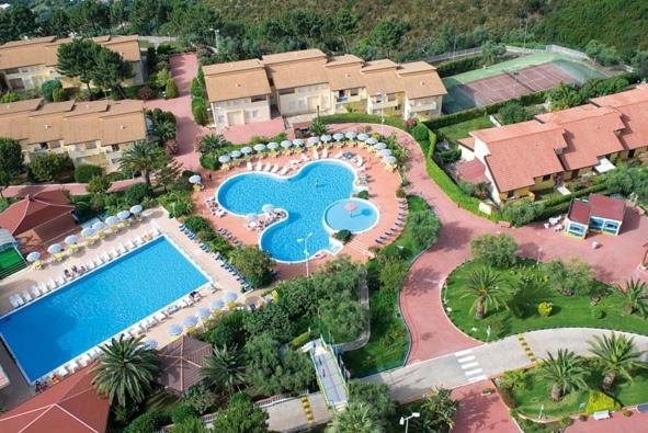 Bazén v ubytování Villaggio Hotel Club La Pace nebo v jeho okolí
