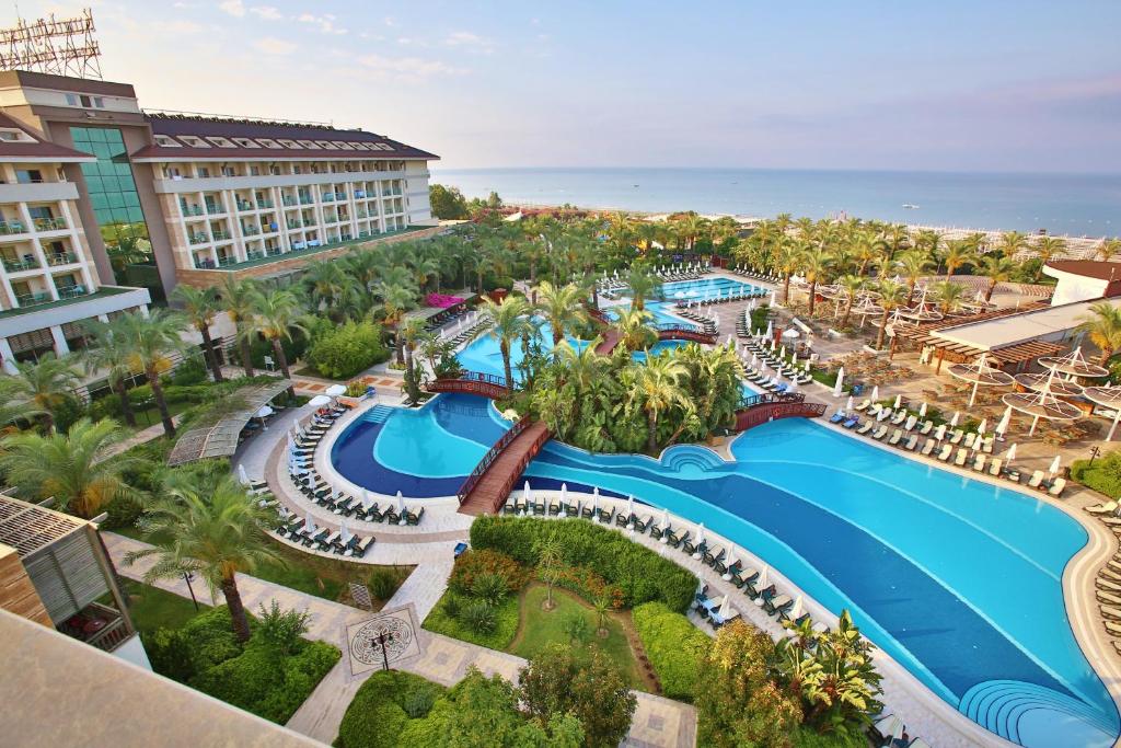 Bazén v ubytování Sunis Kumköy Beach Resort Hotel & Spa nebo v jeho okolí