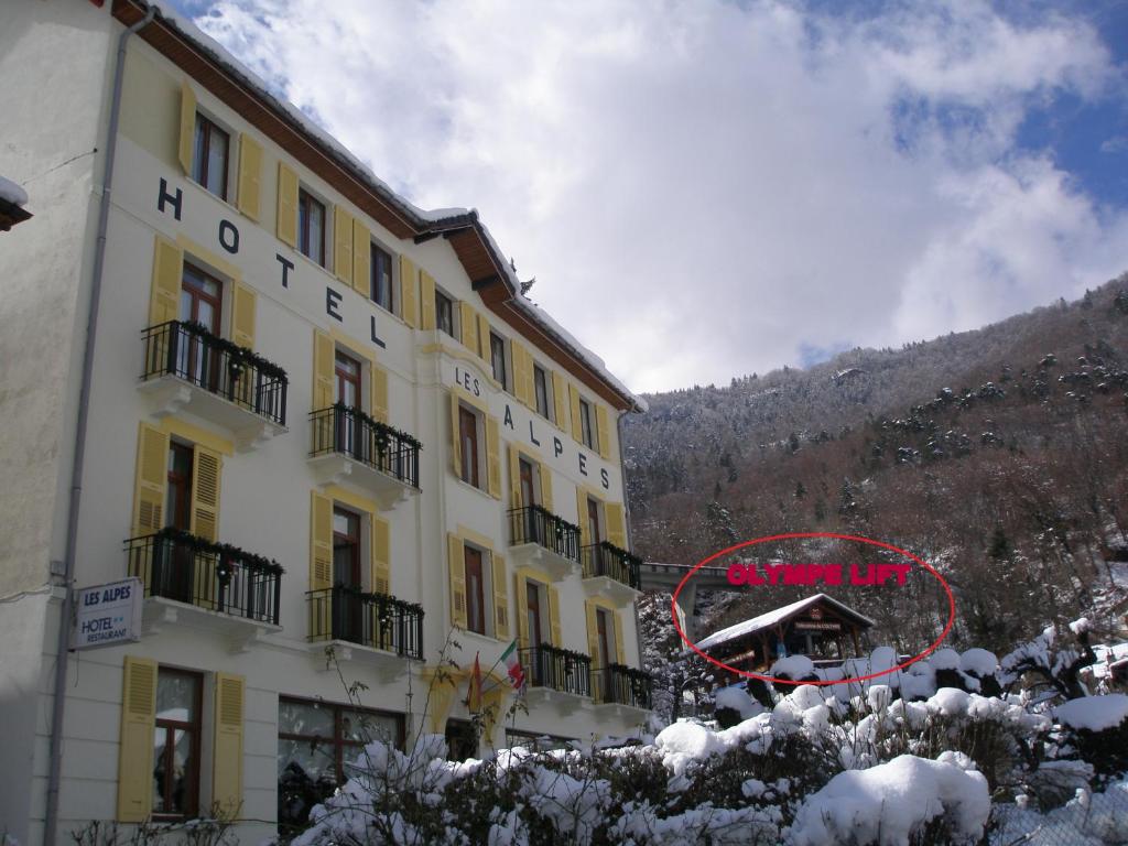 Nespecifikovaný výhled na hory nebo výhled na hory při pohledu z hotelu