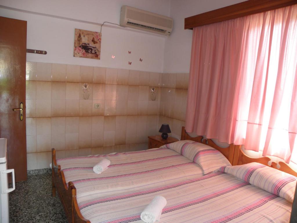 Postel nebo postele na pokoji v ubytování Afroditi Pension
