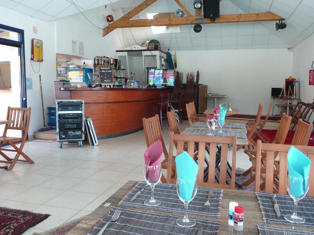 Kuchyň nebo kuchyňský kout v ubytování Camping Paradis d'Arvor