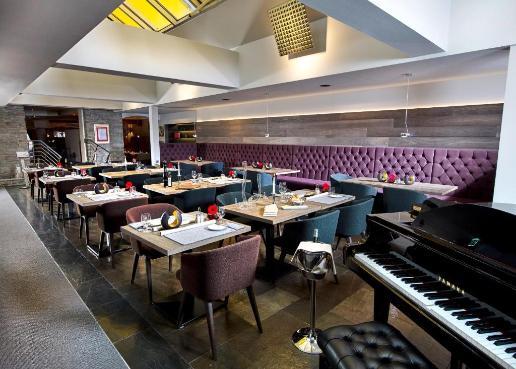Reštaurácia alebo iné gastronomické zariadenie v ubytovaní Hotel Innsbruck