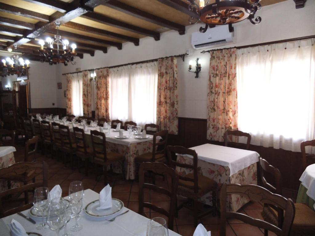 Restaurace v ubytování Hostal Los Galgos