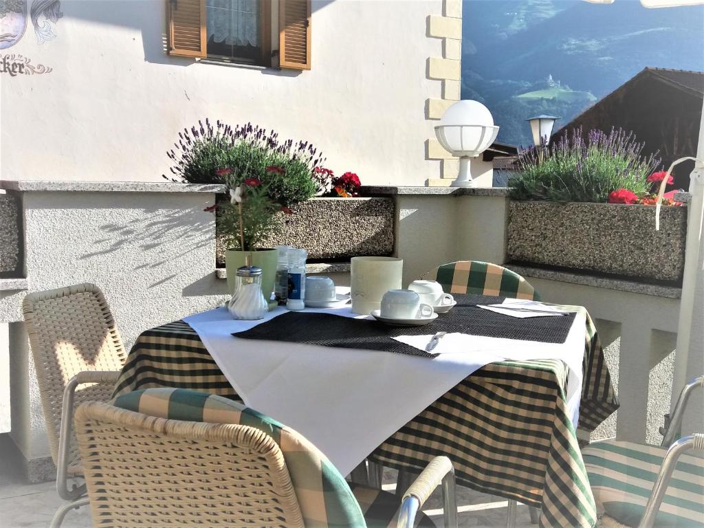 A restaurant or other place to eat at Hotel Krone