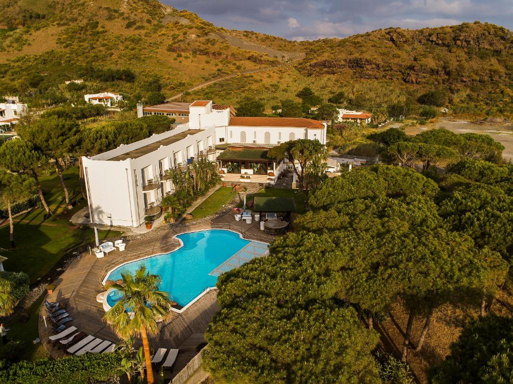 Bazén v ubytování Hotel Orsa Maggiore nebo v jeho okolí