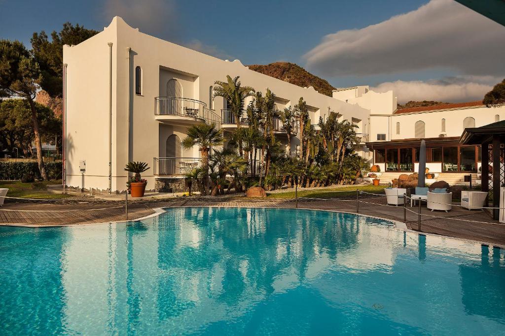 Bazén v ubytování Hotel Orsa Maggiore nebo v jeho okolí