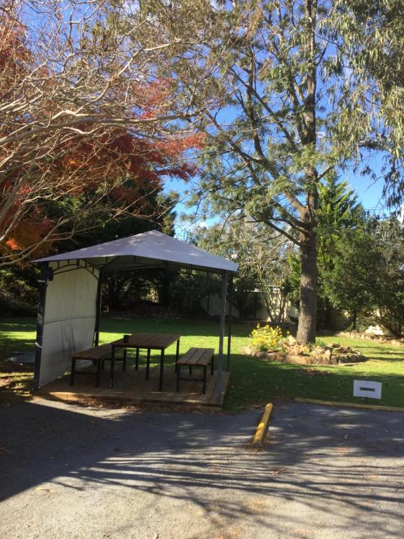 a picnic shelter with a picnic table in a park at Bargo Motor Inn in Bargo