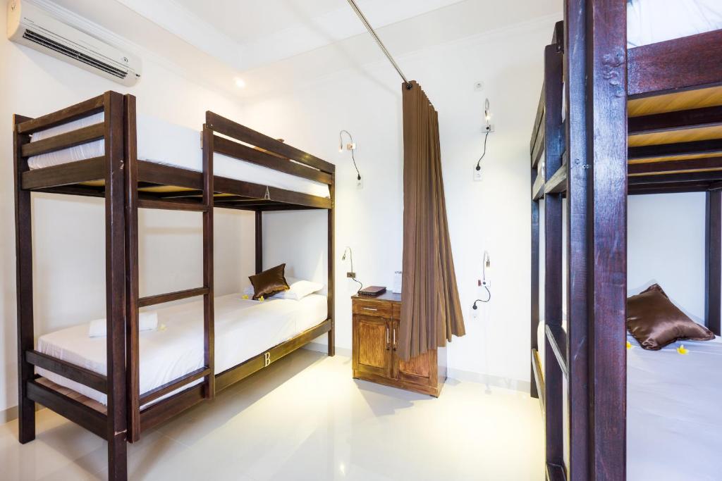 Nyuh Gading Home Stay - Lit Simple Dans Une Salle De Dortoir Mélangée