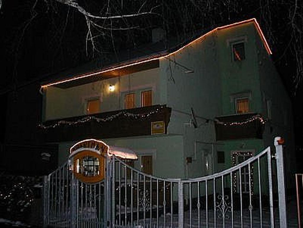 Budova, v ktorej sa apartmán nachádza