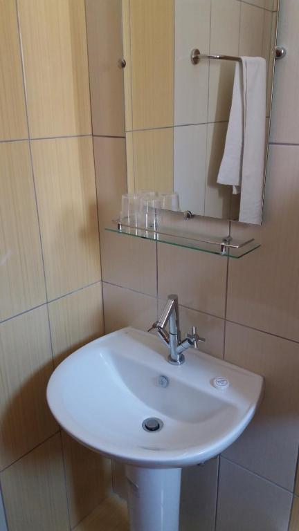 Koupelna v ubytování Paritsa Hotel