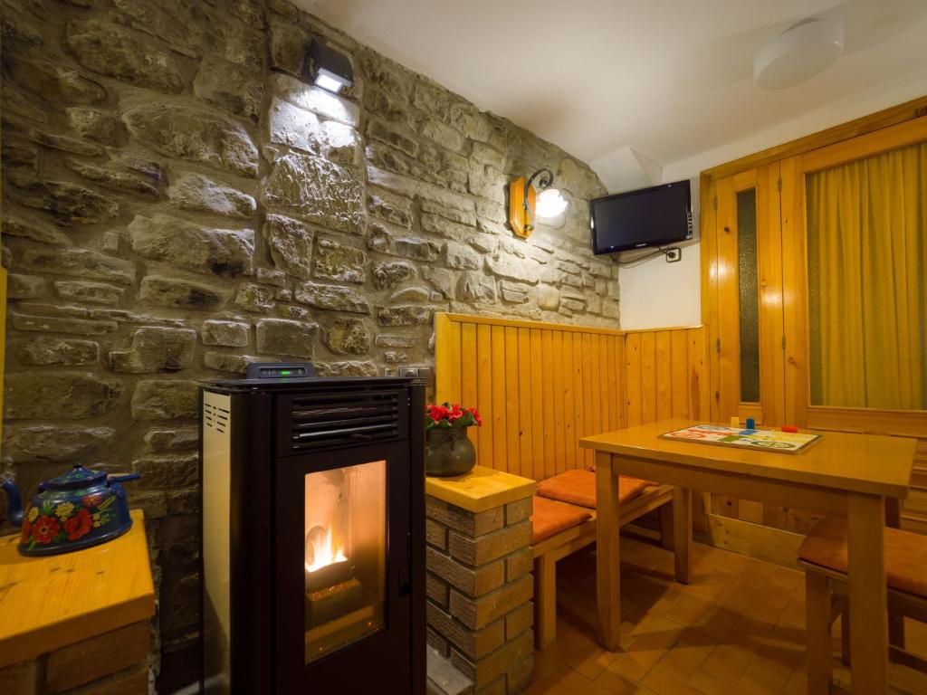 Fotografie z fotogalerie ubytování Hostal Pirineos Sarvisé v destinaci Sarvisé