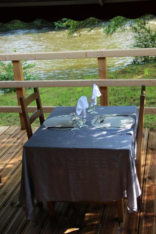 Balkón nebo terasa v ubytování Hotel Restaurant Les Gorges de Chouvigny