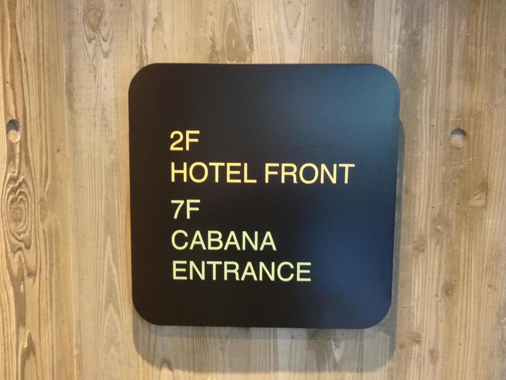 Certifikát, hodnocení, plakát nebo jiný dokument vystavený v ubytování The Wall Hotel