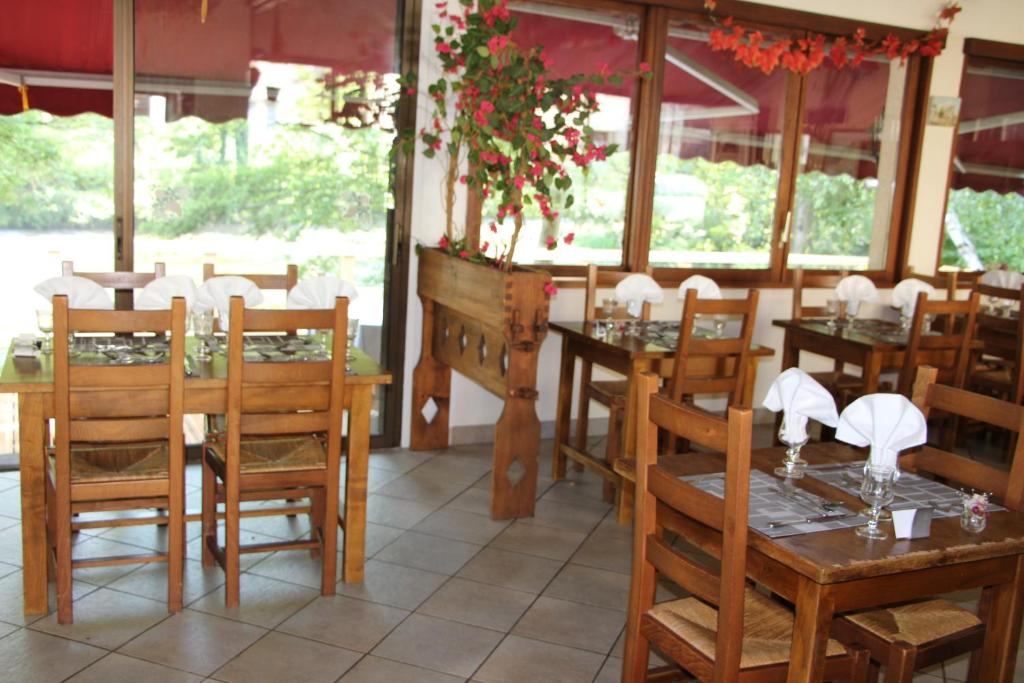 Restaurace v ubytování Hotel Restaurant Les Gorges de Chouvigny