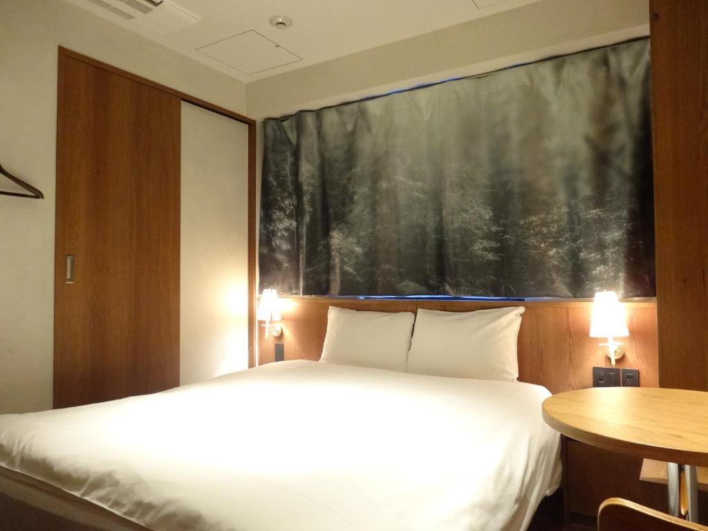 Postel nebo postele na pokoji v ubytování The Wall Hotel