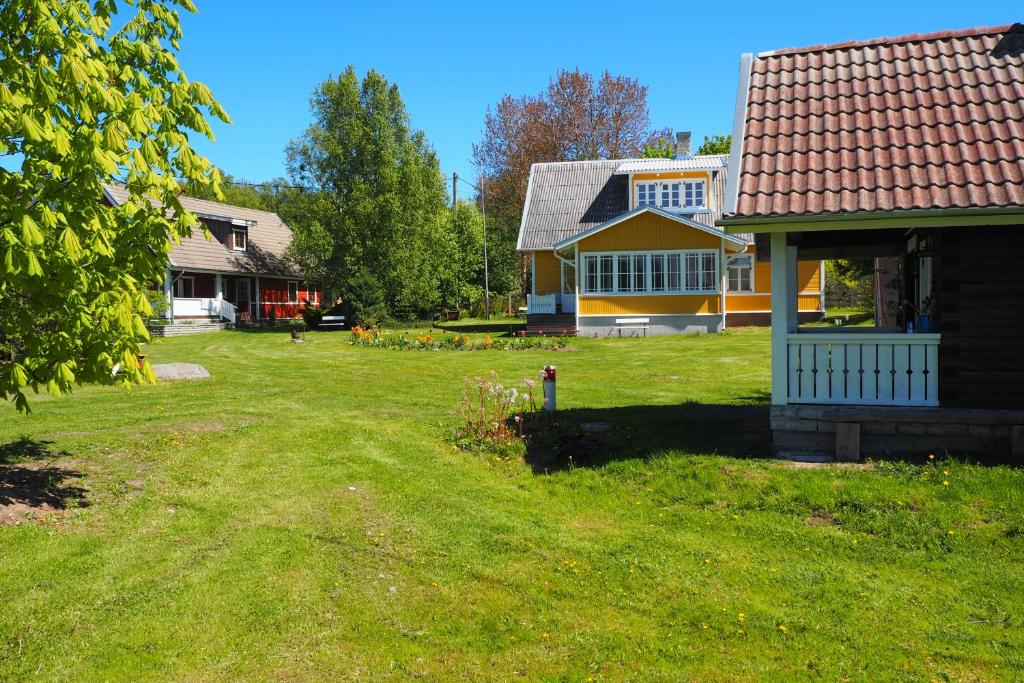 Aed väljaspool majutusasutust Leesi Külalistemaja