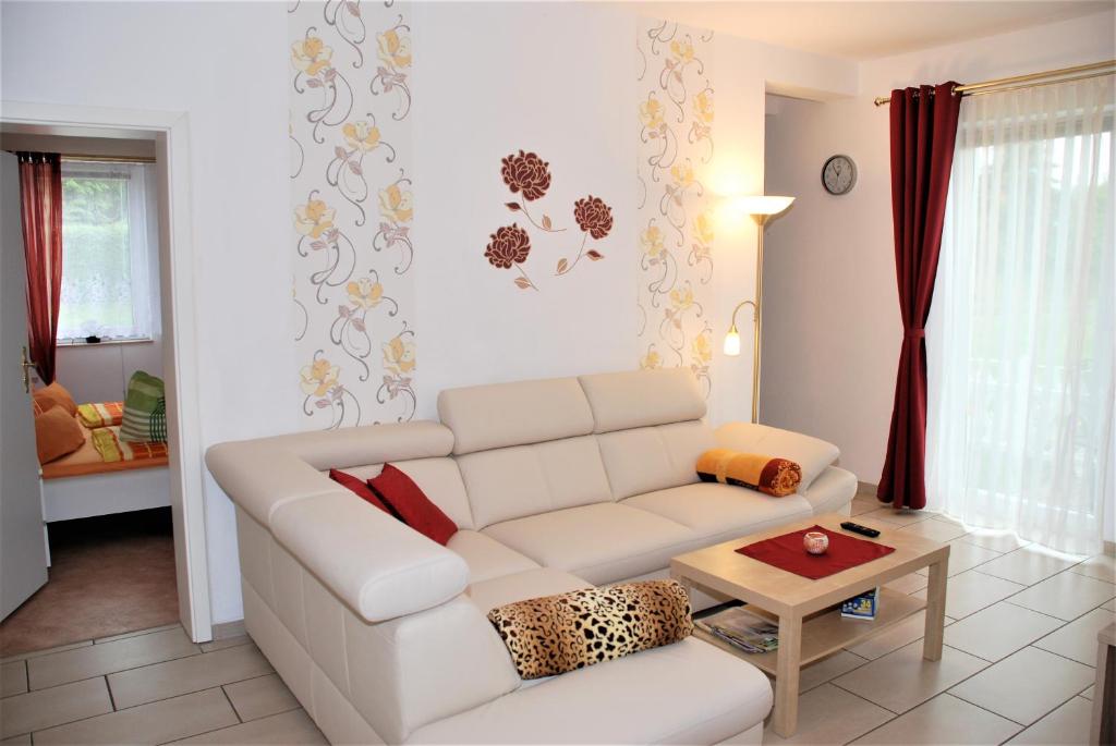 a living room with a white couch and a table at Fewo Traum in Neppermin