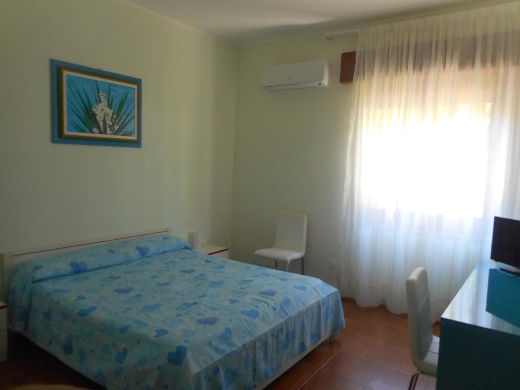 a small bedroom with a bed and a window at B&B Stella Marina in Soverato Marina