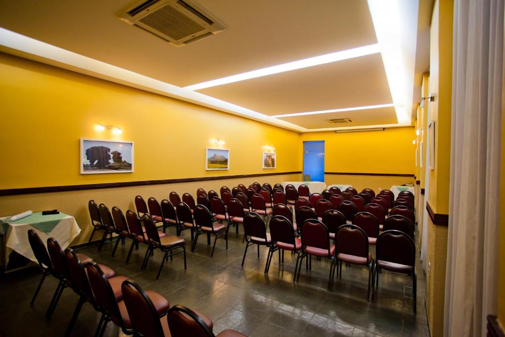  Aipana Plaza Hotel