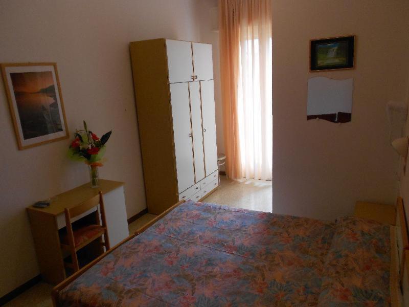 Postel nebo postele na pokoji v ubytování Hotel Vevey