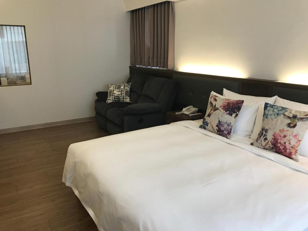 Postel nebo postele na pokoji v ubytování 晨光飯店