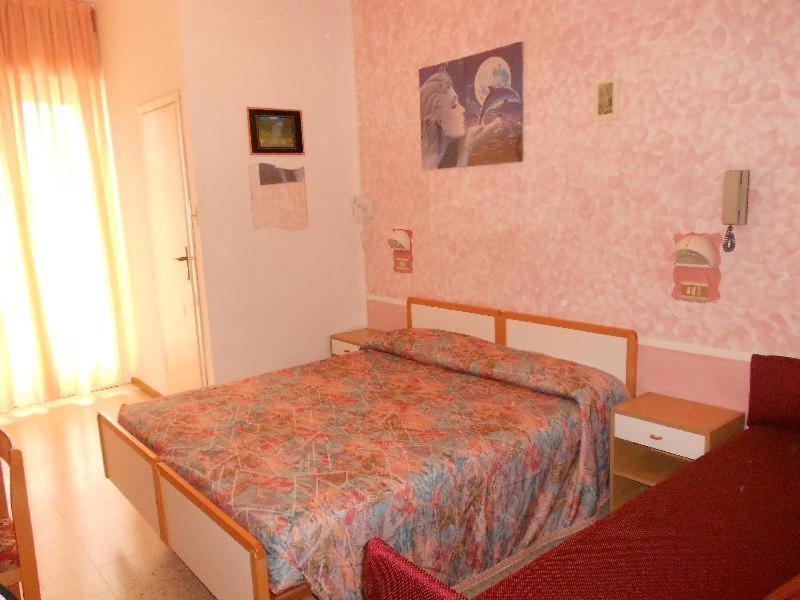 Postel nebo postele na pokoji v ubytování Hotel Vevey