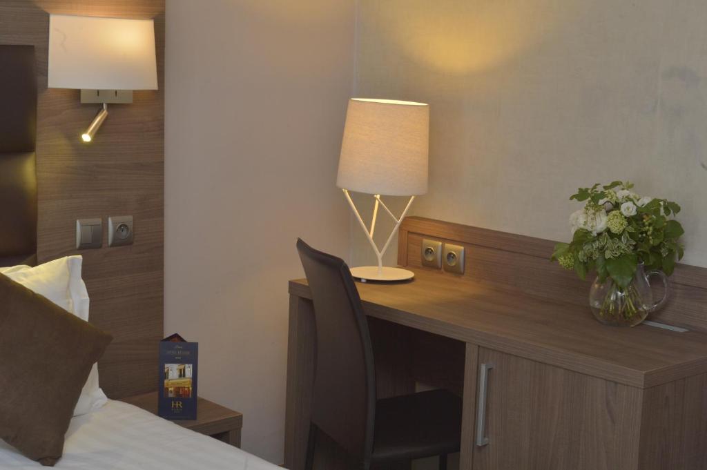 Unic Renoir Saint Germain - Resim 14