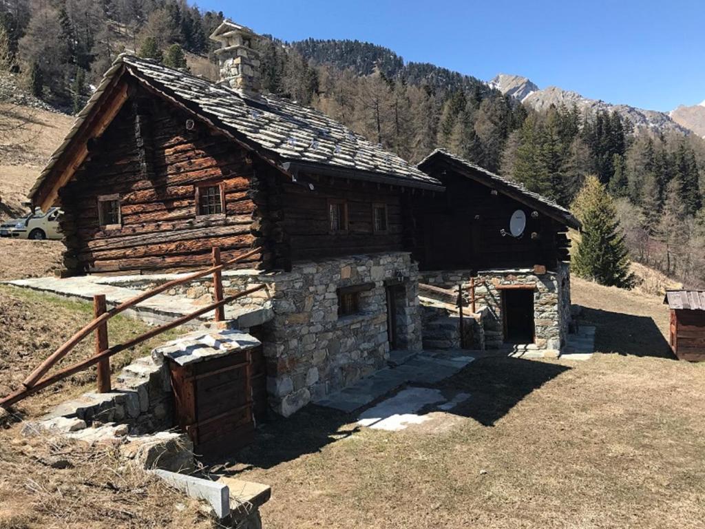 a log cabin in the middle of a mountain at Baite Cialvrina in Gressoney-Saint-Jean