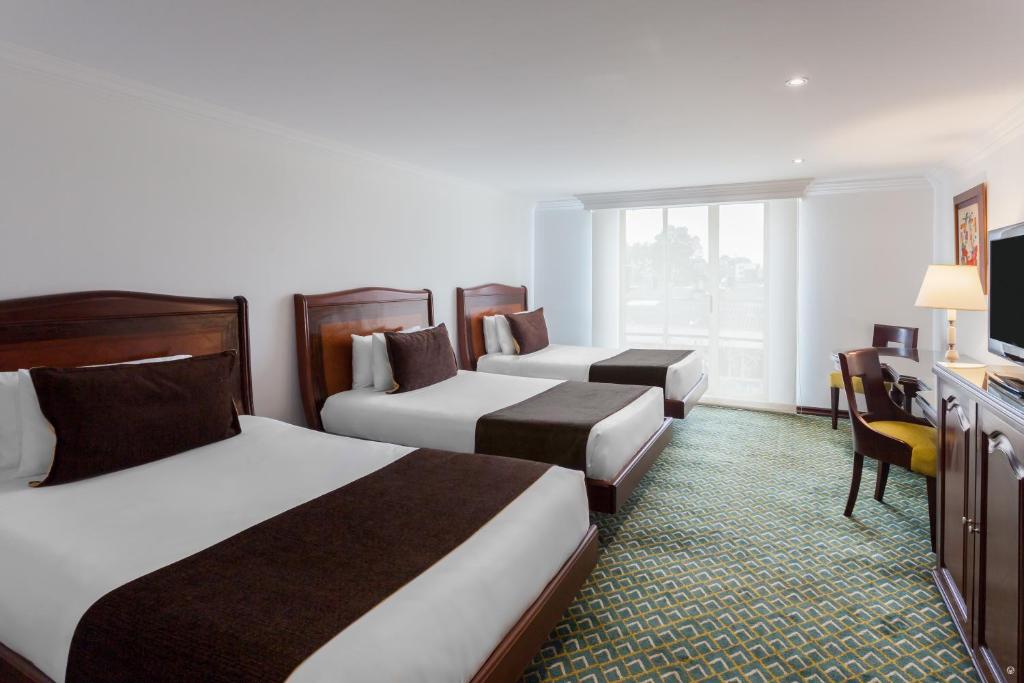 Postel nebo postele na pokoji v ubytování Hotel Embassy Park