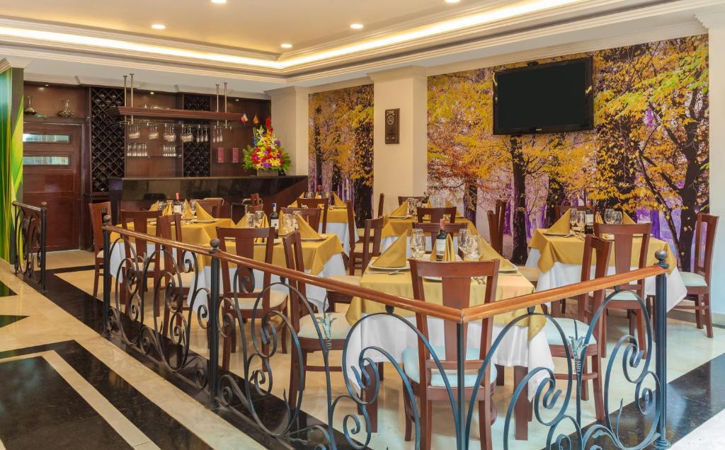 TV a/nebo společenská místnost v ubytování Hotel Embassy Park