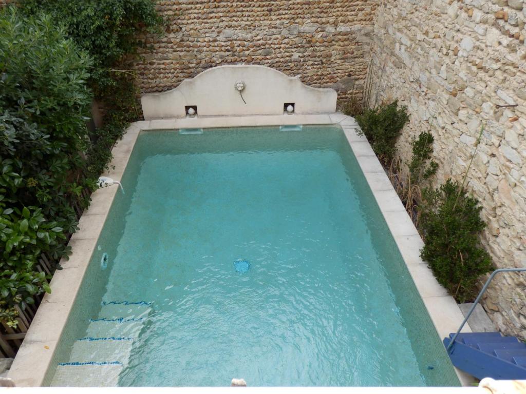 Bazén v ubytovaní Envie de Sud alebo v jeho blízkosti