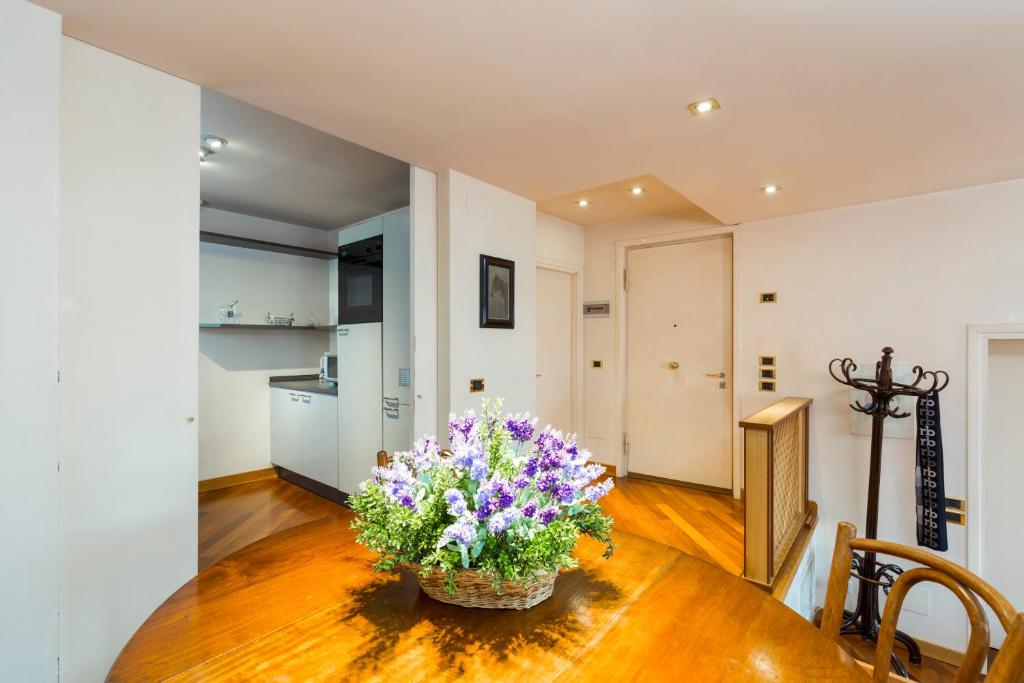 Very central apartment in historical 1600 Palace with lift within a few min walk from San Marco Square - One-Bedroom Apartment Ca Rosa