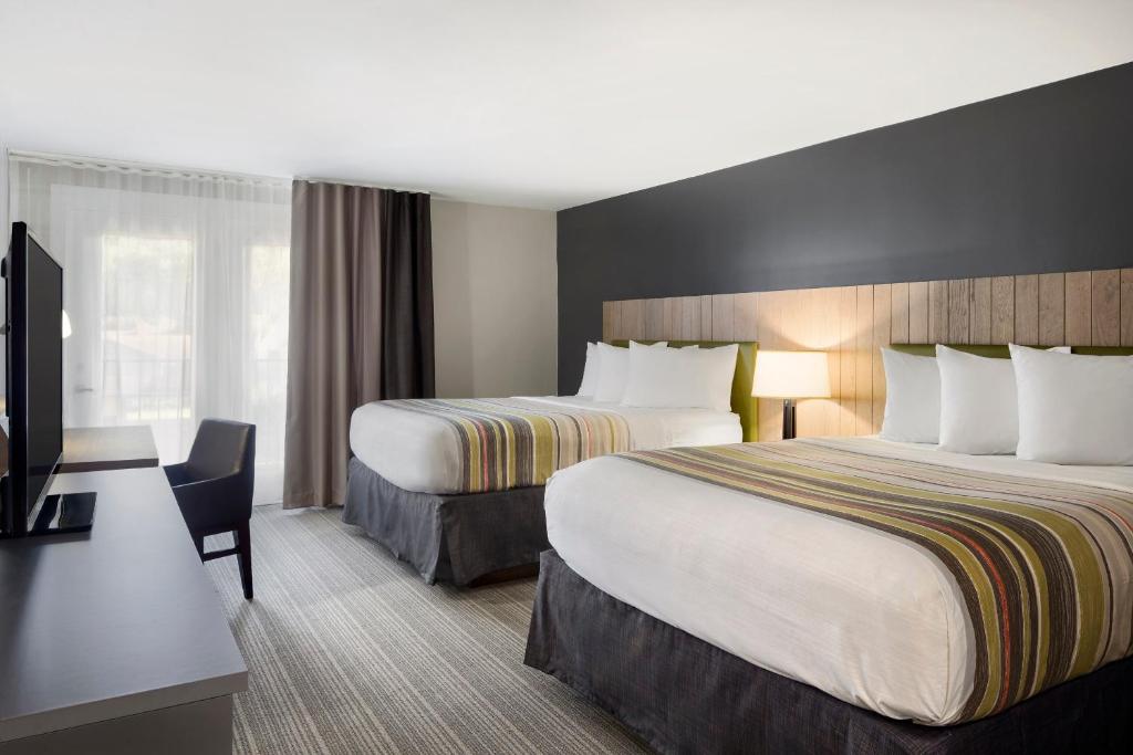 Country Inn & Suites Downtown Convention Center by Radisson, Gatlinburg, TN photo