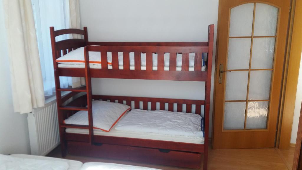 Postel nebo postele na pokoji v ubytování Apartmán Černý Důl